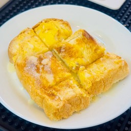 [อร่อยซ่ากับโค้ก] ขนมปังเนยนม +  โค้ก ออริจินัล (ขวด)