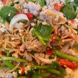 ยำมาม่าหมูสับ ปลาร้านัว