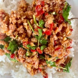 กะเพราแหนม