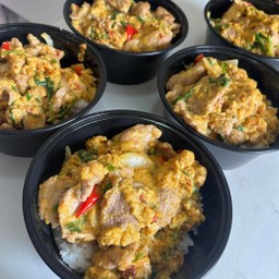 ข้าวผัดผงกระหรี่เนื้อ