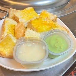 ขนมปังปิ้งหอมๆ+2 เครื่องจิ้ม