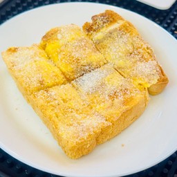 [อร่อยซ่ากับโค้ก] ขนมปังเนยน้ำตาล +  โค้ก ออริจินัล (ขวด)