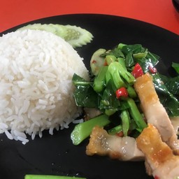 ข้าวคะน้าหมูกรอบ