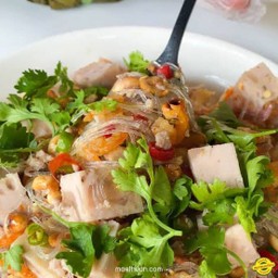 ยำวุ้นเส้นหมูยอปลาร้านัว