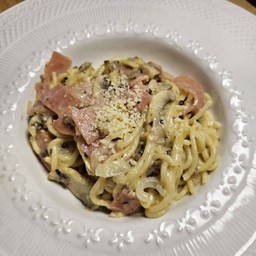 สปาเกตตี้แฮมทรัฟเฟิล