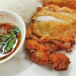 ข้าวไก่ทอด น้ำจิ้มแจ่ว