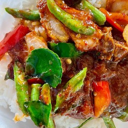 ผัดพริกแกง