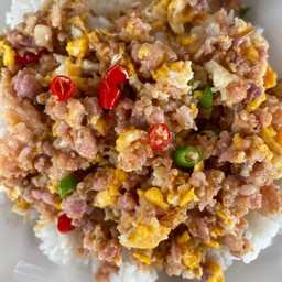 แหนมผัดไข่พริกสด