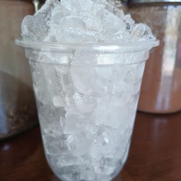 น้ำแข็งเปล่าใส่แก้ว
