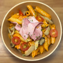 เพนเน่แฮมเห็ดซอสครีมมะเขือเทศ