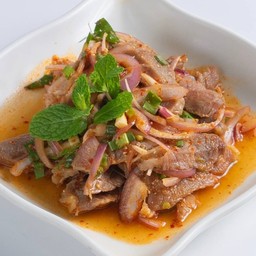 น้ำตกคอหมูย่าง