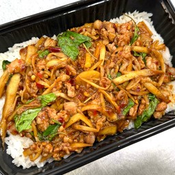 ผัดกะเพราหน่อไม้ดอง