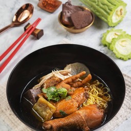 ก๋วยเตี๋ยวไก่ ใส่ไก่ทุกอย่าง