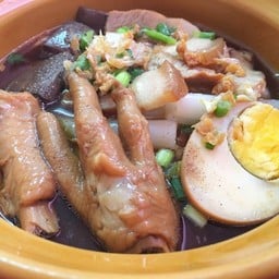 ก๋วยจั๊บเกาะกลาง by nood