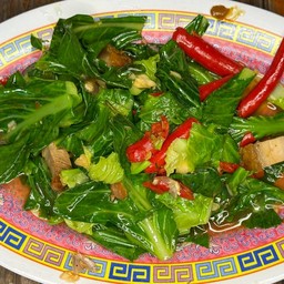 ผัดแขนงหมูกรอบ