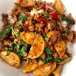 ข้าว + ผัดกระเพราหมูยอหมูสับ