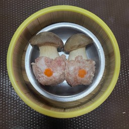 เห็ดหลวงห่อหมู