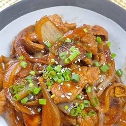 (กับข้าว) หมูสไลด์ผัดซอสเทอริยากิ