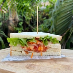 ผลไม้&แซนวิส@ศิลปากรสนามจัทร์