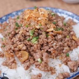 ข้าวหมูสับทอดกระเทียม
