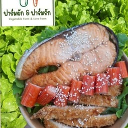 สลัดใจฟู (แซลม่อนย่างเกลือ +ไก่กรอบ+ปูอัด