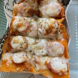 ปังพิซซ่าไส้กรอกชีส