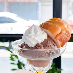 Chocolate Mousse +Siopan