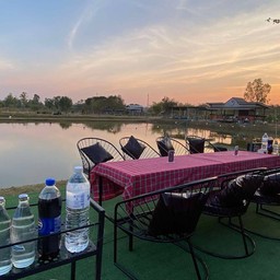บรรยากาศหน้าบ่อตกปลา