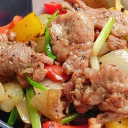 หมูผัดพริกไทยดำ