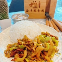 หมูเส้นผัดผักดองราดข้าว