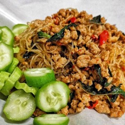 ผัดกะเพราวุ้นเส้นหมูสับ