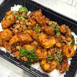 กะเพราหมูสับแคบหมู พริกแห้ง