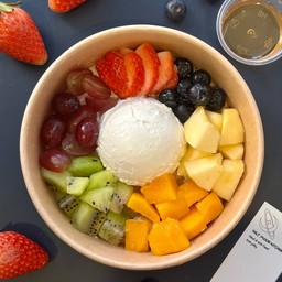 L - Greek yogurt 70 g. Mix Fruity 1 big scoop