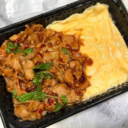 กะเพราสันคอสไลด์พริกแห้ง_ไข่ข้น