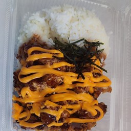 ข้าวหน้าไก่ไร้กระดูก ราดซอส
