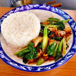 คะน้าหมูกรอบ