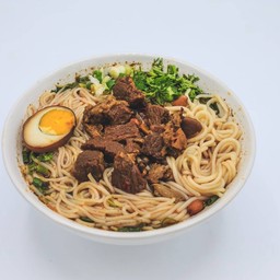 ก๋วยเตี๋ยวหมาล่า+เนื้อวัวชายโครง(ราคานี้ไม่รวมไข่ตุ่น)