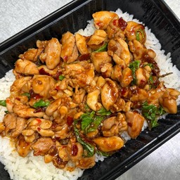 กะเพราไก่พริกแห้ง