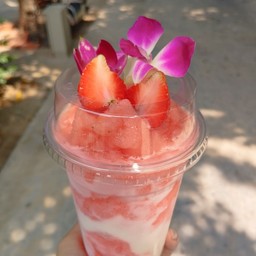 สตอเบอรี่โยเกิร์ต