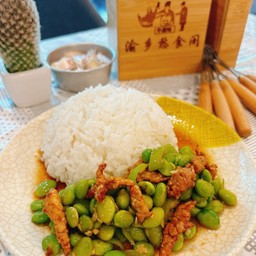ถั่วแระผัดหมูเส้นราดข้าว