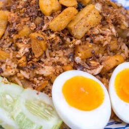 ข้าวผัดน้ำพริกเผากากหมู+ไข่เค็ม
