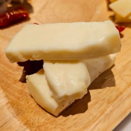 Taleggio 50g.