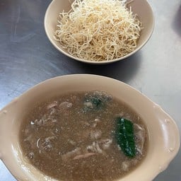 ซุปเปอร์ ราดหน้ายอดผัก ขาหมูฮ่องเต้ พนัสนิคม