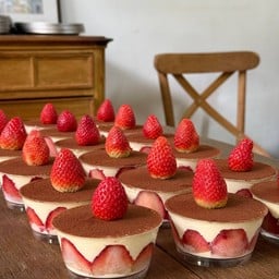 สตรอเบอร์รี่ช็อตทิรามิสุ