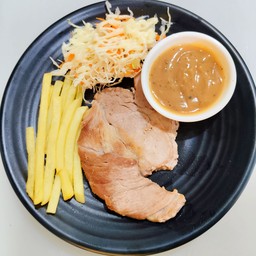 สเต็กสันคอหมูน้ำเกรวี่พริกไทยดำ