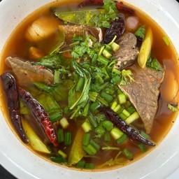 ต้มขม เนื้อ+เครื่องในเนื้อ (หม้อไฟ)