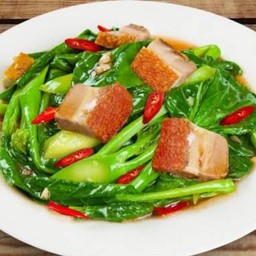 ผัดคะน้าหมูกรอบ #(80)