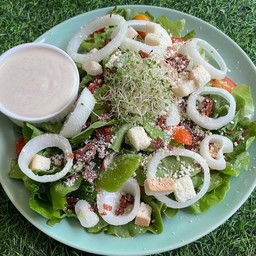 ซีซาร์ สลัด +เบคอนกรอบ +พาร์เมซานชีส