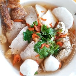 ลุงญา เตี๋ยวปลาเตาฟืน