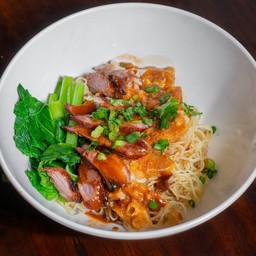 บะหมี่หมูแดงหมูกรอบพิเศษ